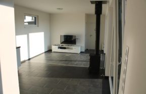 Dřevostavba Easy 48+40 88m2 ze dvou modulů do tvaru T – Jablonec nad Nisou obývací pokoj