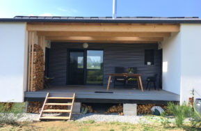 Dřevostavba Easy 48 v jižních Čechách s terasou
