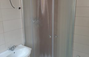 Vyvýšený domek Easy 24 do 25 m2 v Plzni na Švabinách - koupelna