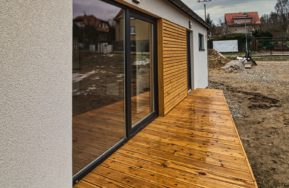 Rodinný dům Easy 40 ve svahu v Záluží u Plzně s terasou