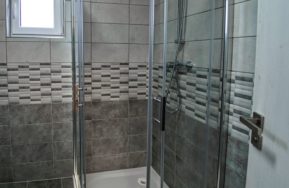 Rodinný dům Easy 40 ve svahu v Záluží u Plzně - koupelna