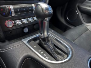 automatická řadící páka Ford Mustang