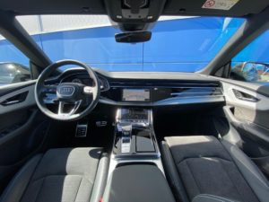 AUDI Q8 50 TDI 210 kW interiér vozidla
