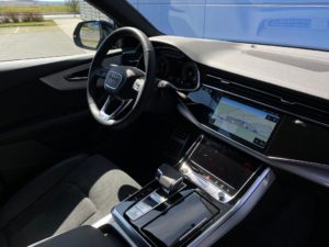 AUDI Q8 50 TDI 210 kW interiér vozidla
