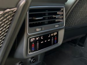 AUDI Q8 50 TDI 210 kW klimatizace