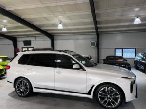 bílá bmw x7 facelift