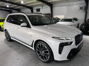 bmw x7 m-packet bílá barva
