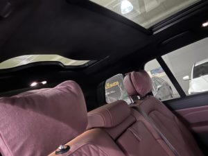 bmw x7 zadní hnědé kožené sedačky