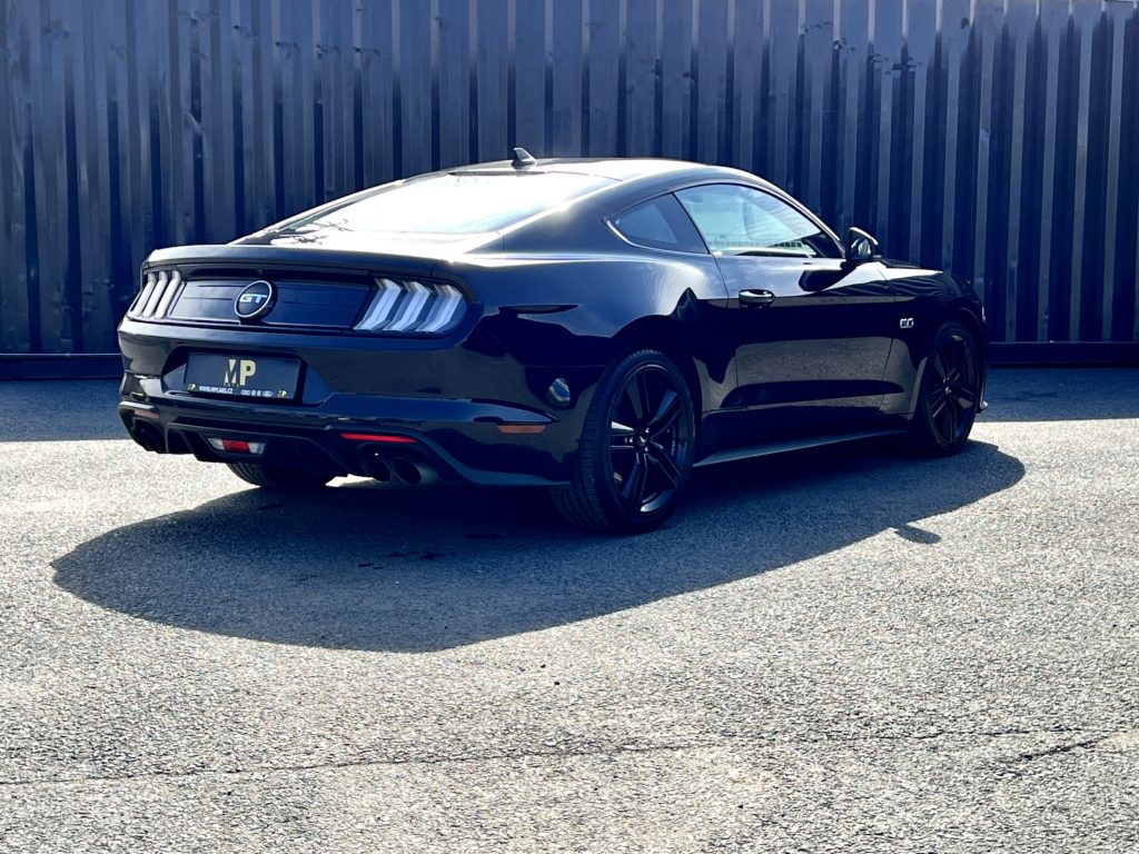 Ford Mustang 5.0 V8 GT - sportovní auta k zapůjčení