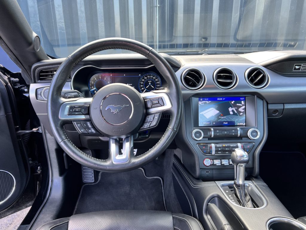 Ford Mustang volant