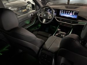 BMW X5 2024 - kožený interiér