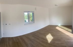 Menší dřevostavba Easy 46 poblíž města Plzně - pokoj