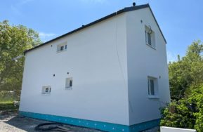 Patrová dřevostavba Easy 54 u přehrady Lipno