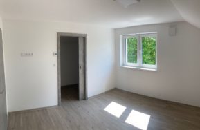 Patrová dřevostavba Easy 54 u přehrady Lipno - pokoj