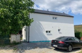 Patrová dřevostavba Easy 54 u přehrady Lipno