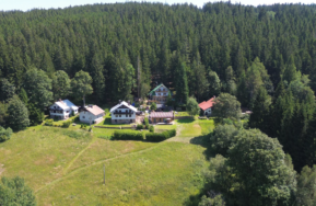 realizace dřevostavby ve nedostupném terénu šumavských svahů