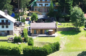 dřevostavba na klíč v nedostupném terénu šumavských svahů